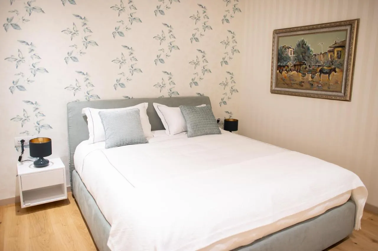 Seven Luxury Suites 티라나 아파트