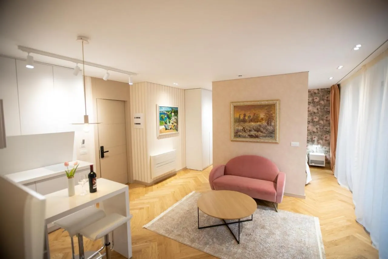 Seven Luxury Suites Tirana 0*,  Albanie