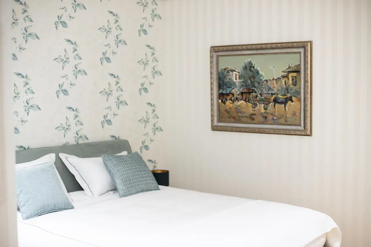 Seven Luxury Suites Tirana 0*,